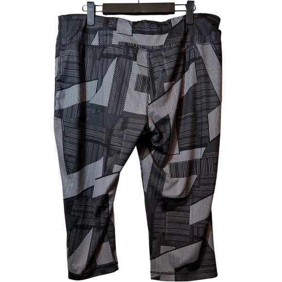 XL Women's Athletic Wear Bundle – Danskin, All in Motion, Soothfeel (5 Pieces) - Picture 7 of 16